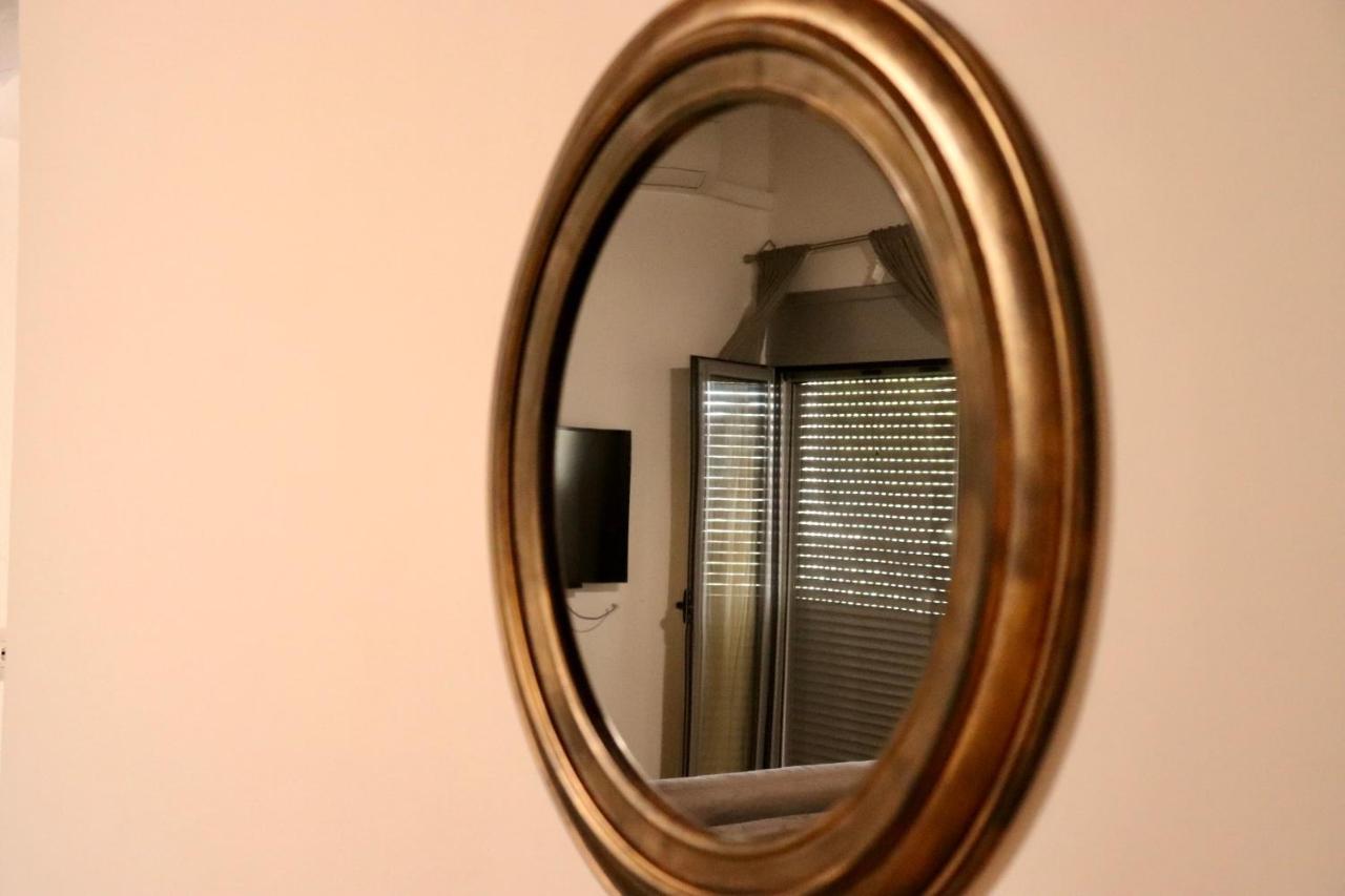 Zea Apartments Himare Bagian luar foto