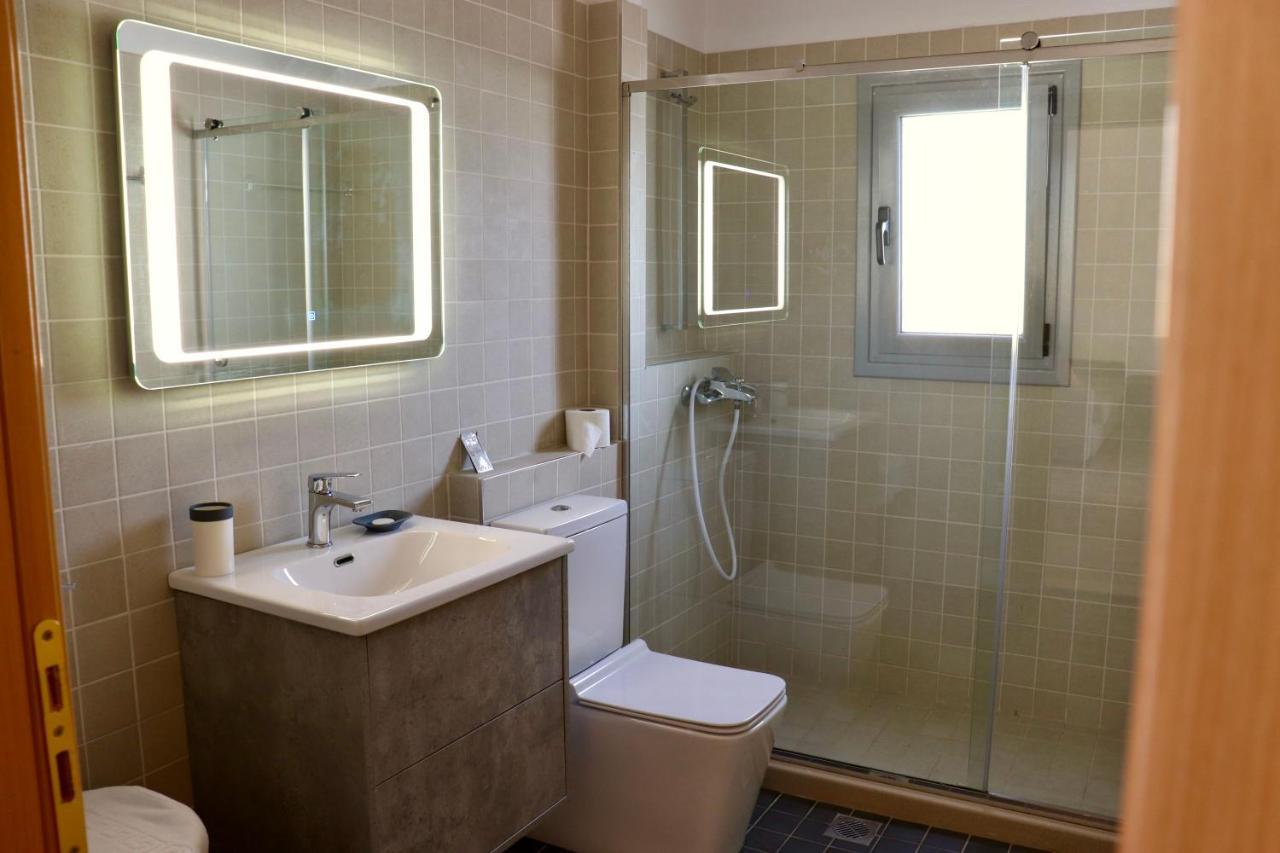 Zea Apartments Himare Bagian luar foto