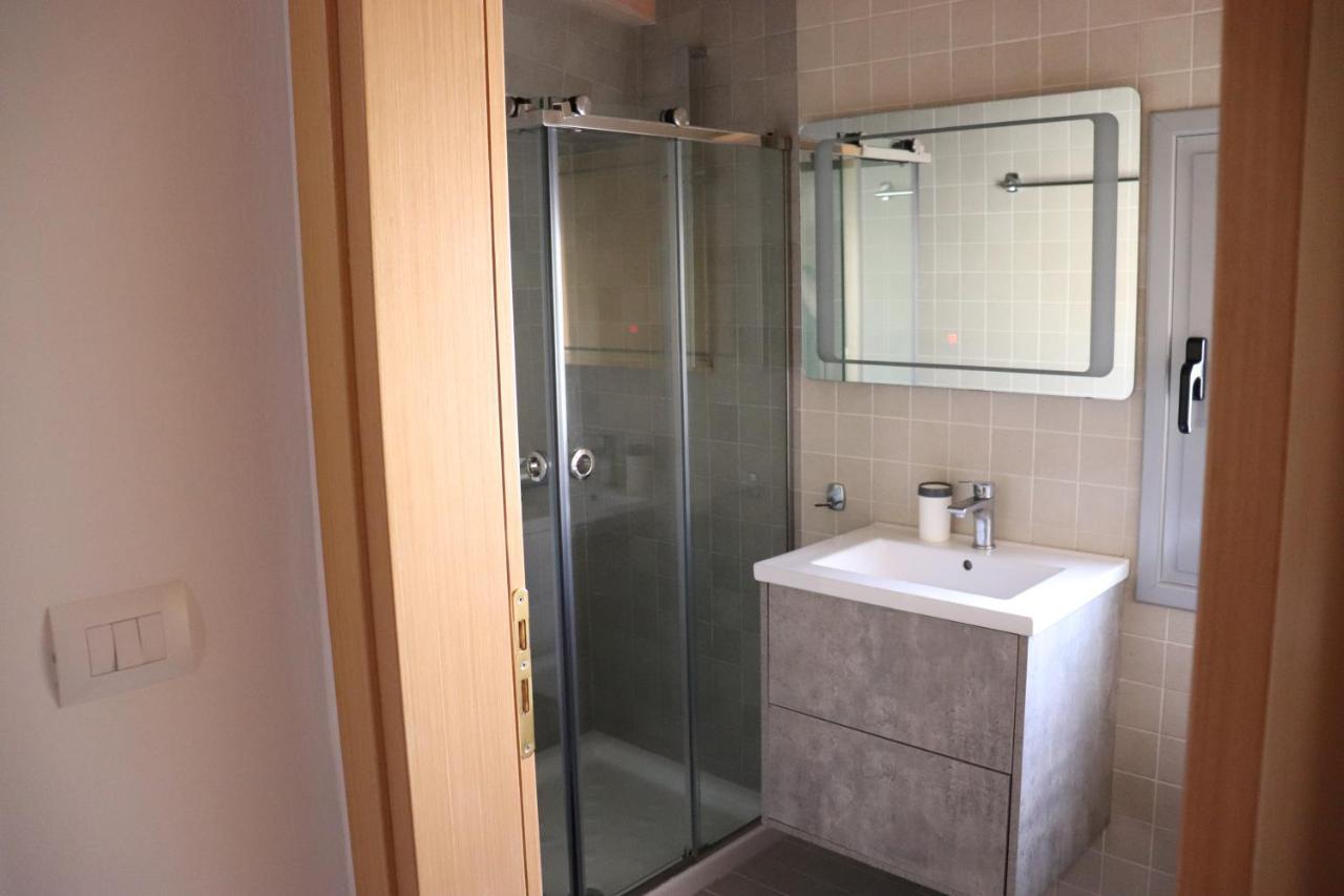 Zea Apartments Himare Bagian luar foto