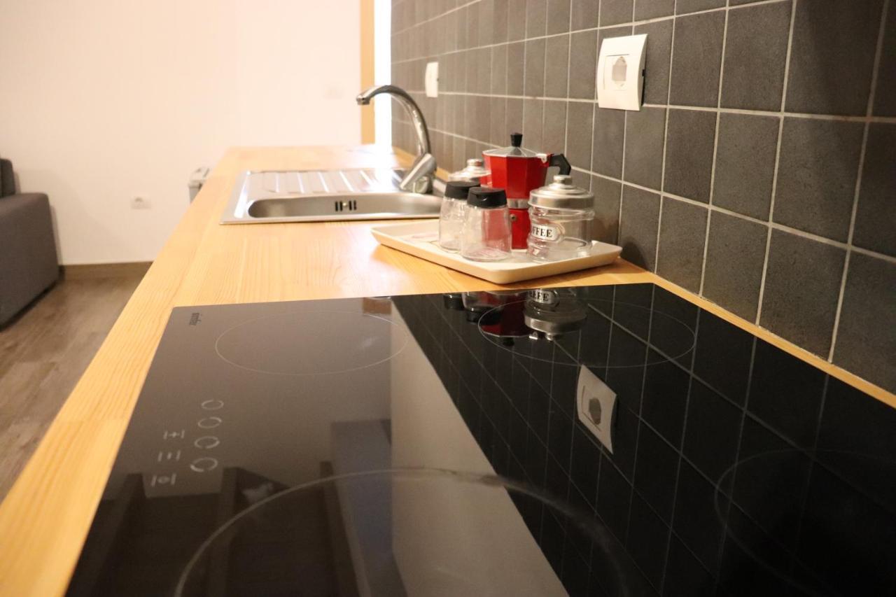 Zea Apartments Himare Bagian luar foto